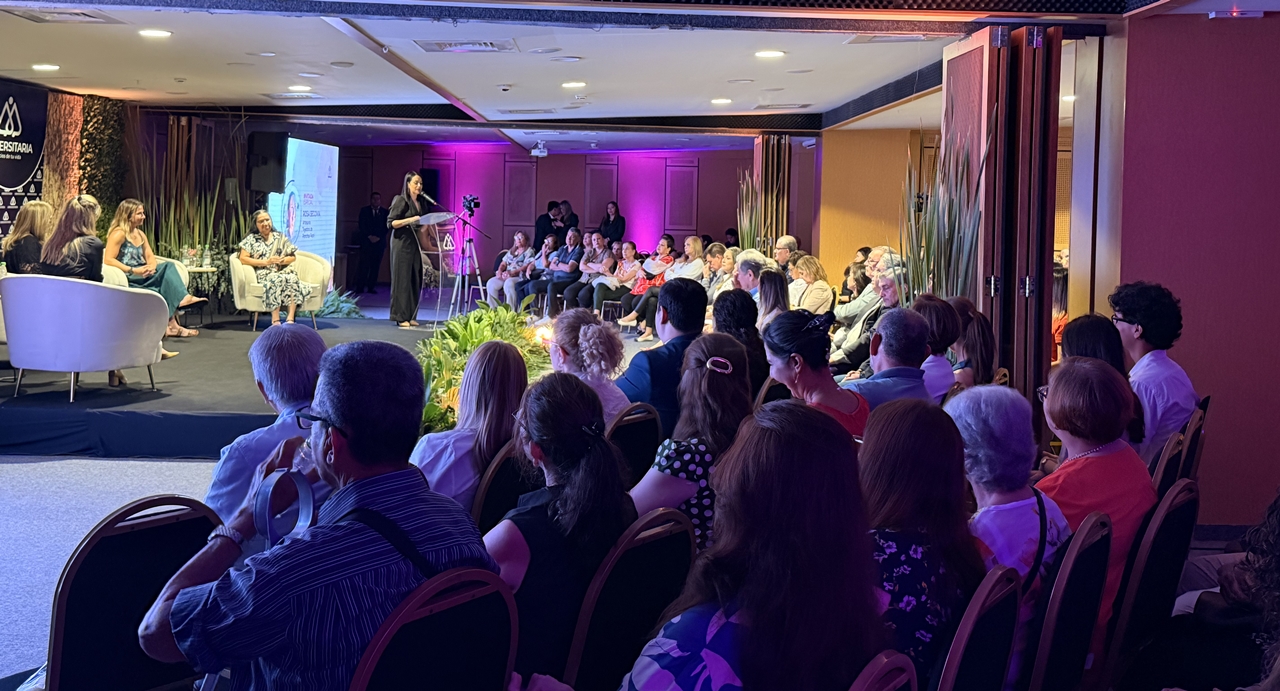 Cooperativa Universitaria celebró el foro “Mujeres que hacen Historia”