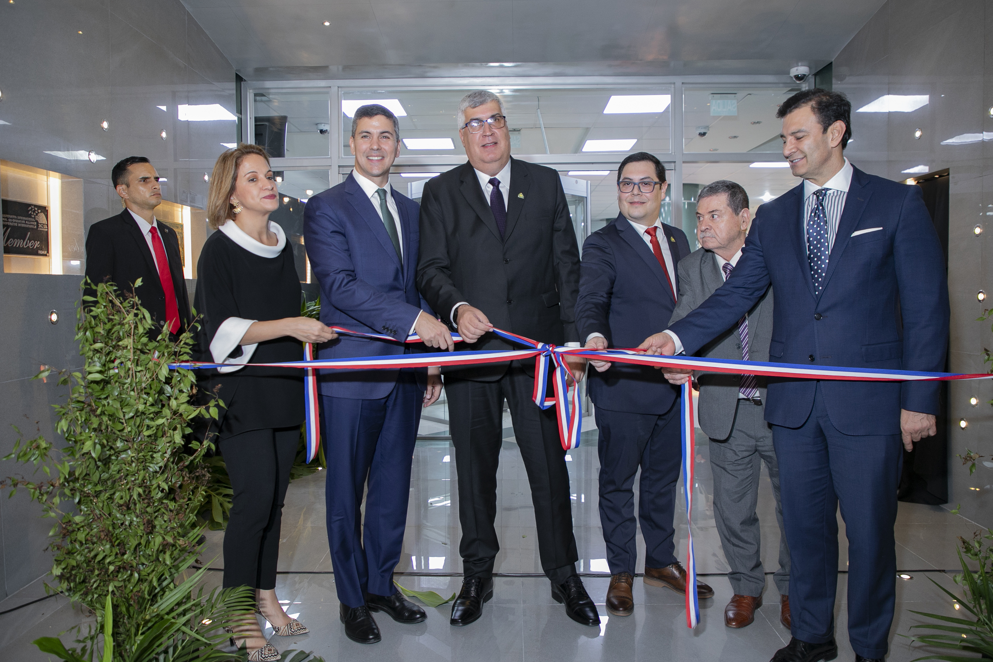 Universitaria cumplió 50 años y lo celebró con la inauguración de un imponente Edificio Corporativo